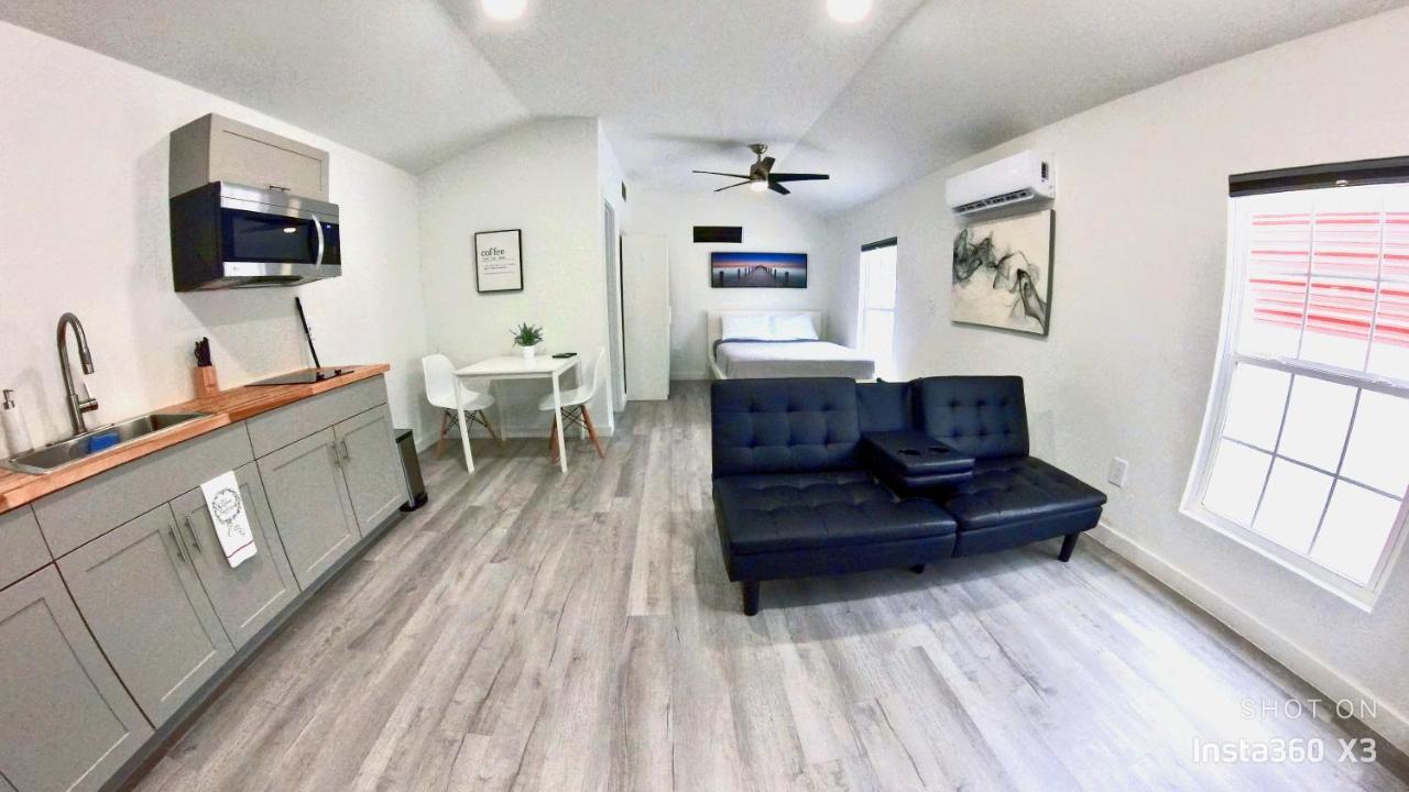 All Modern Studio With Private Entry & Parking. Брандон Экстерьер фото