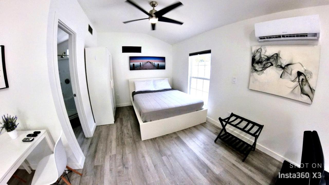All Modern Studio With Private Entry & Parking. Брандон Экстерьер фото